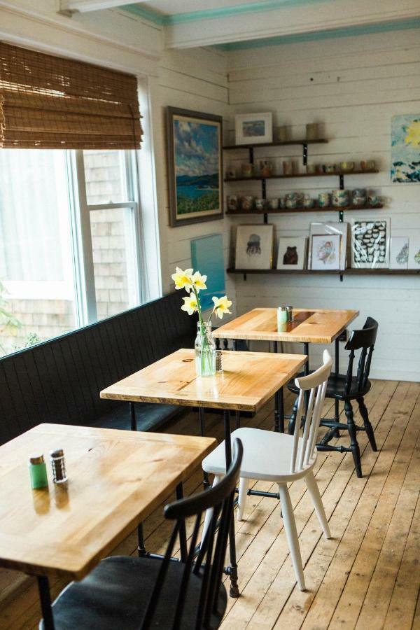 Отель Salty Rose'S And The Periwinkle Cafe Ингониш Экстерьер фото